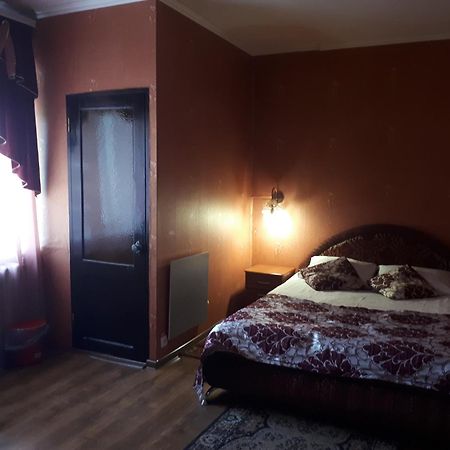 Hotel Gostynnyi Dvir Sharhorod Buitenkant foto