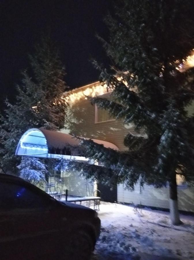 Hotel Gostynnyi Dvir Sharhorod Buitenkant foto