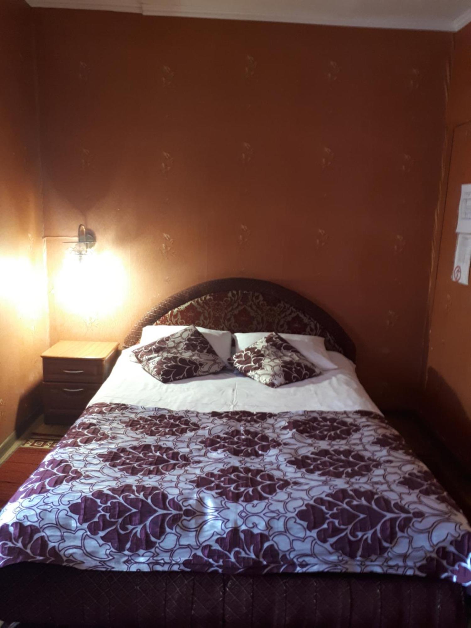 Hotel Gostynnyi Dvir Sharhorod Buitenkant foto