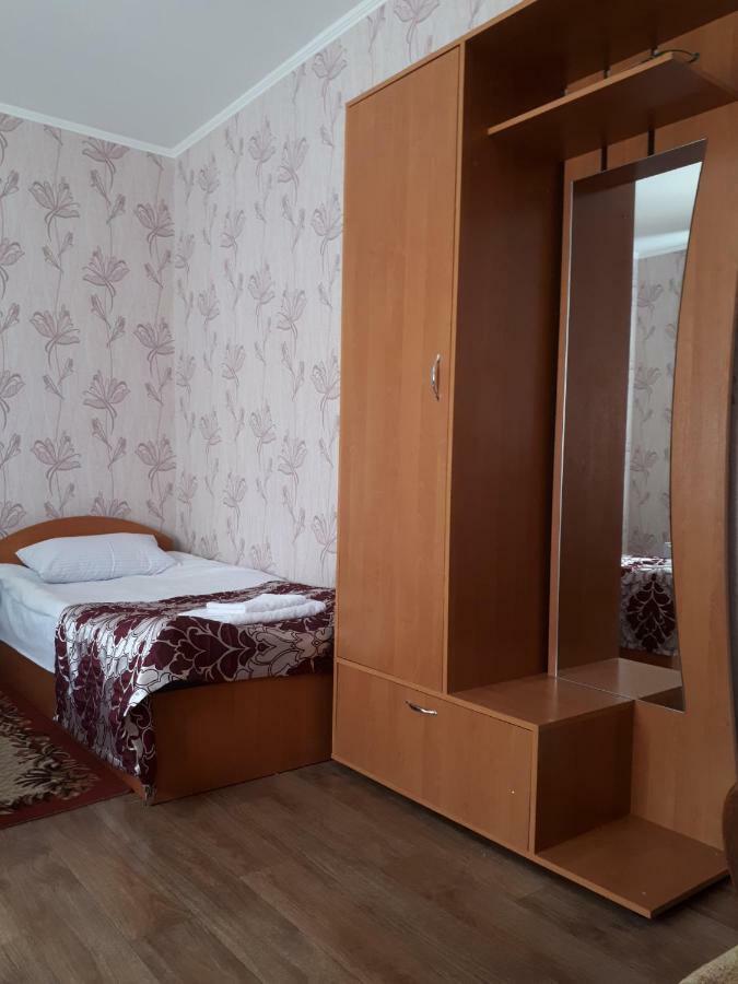 Hotel Gostynnyi Dvir Sharhorod Buitenkant foto