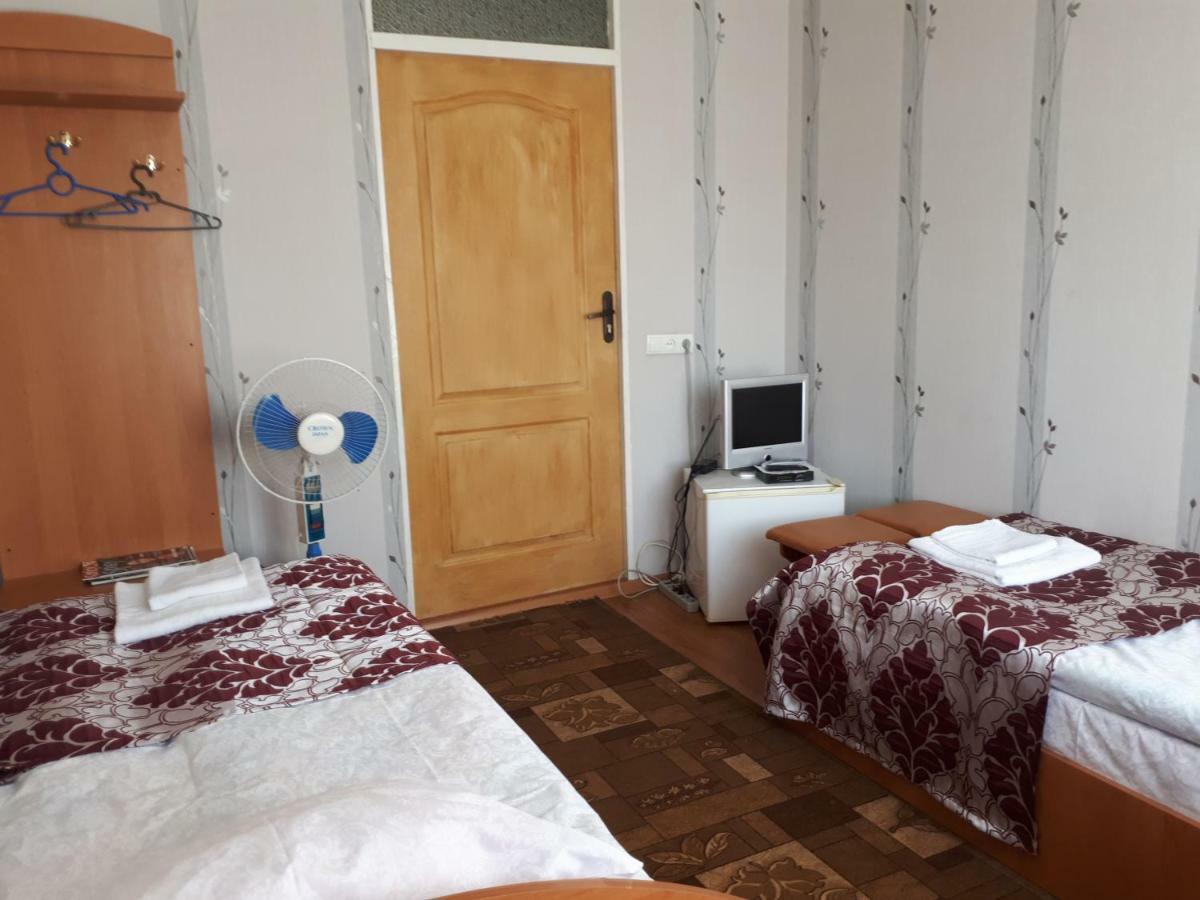 Hotel Gostynnyi Dvir Sharhorod Buitenkant foto