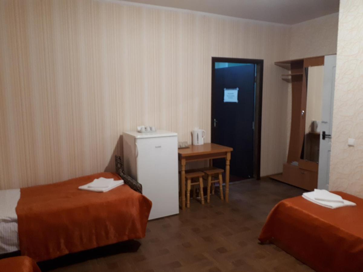 Hotel Gostynnyi Dvir Sharhorod Buitenkant foto