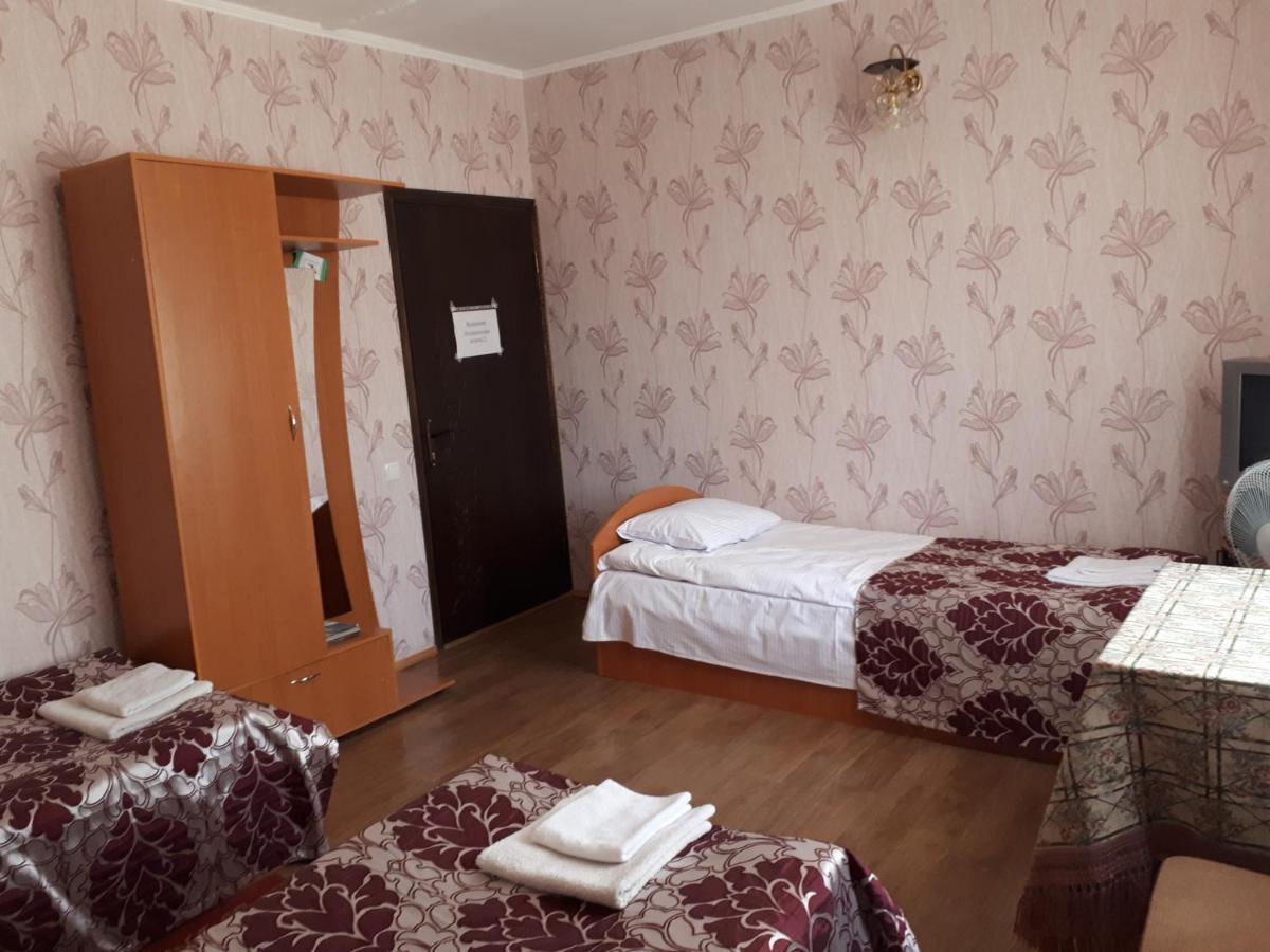 Hotel Gostynnyi Dvir Sharhorod Buitenkant foto