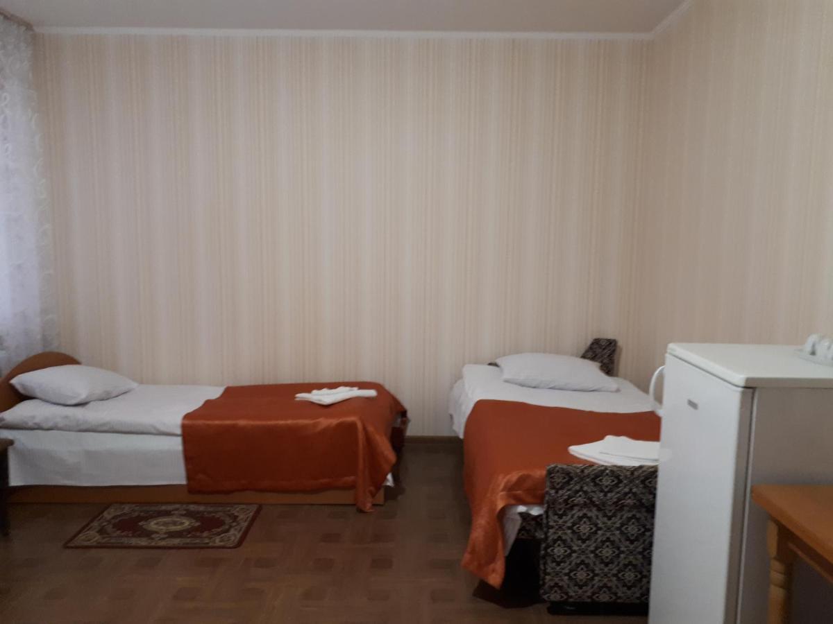 Hotel Gostynnyi Dvir Sharhorod Buitenkant foto